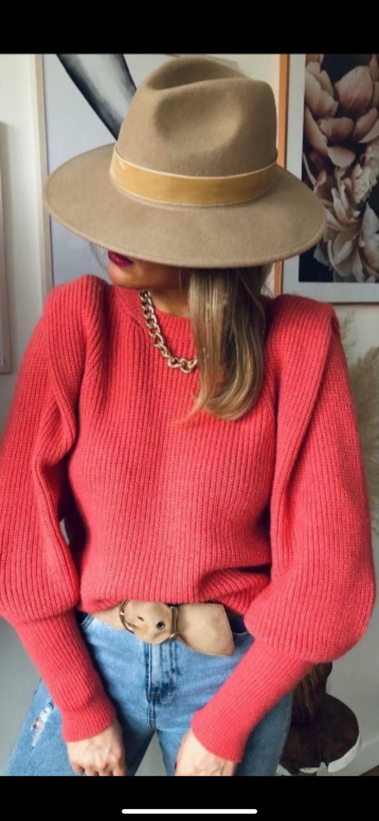 Jumper with puff shoulders